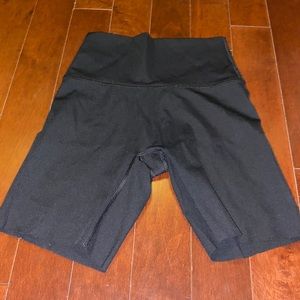 black seamless biker shorts